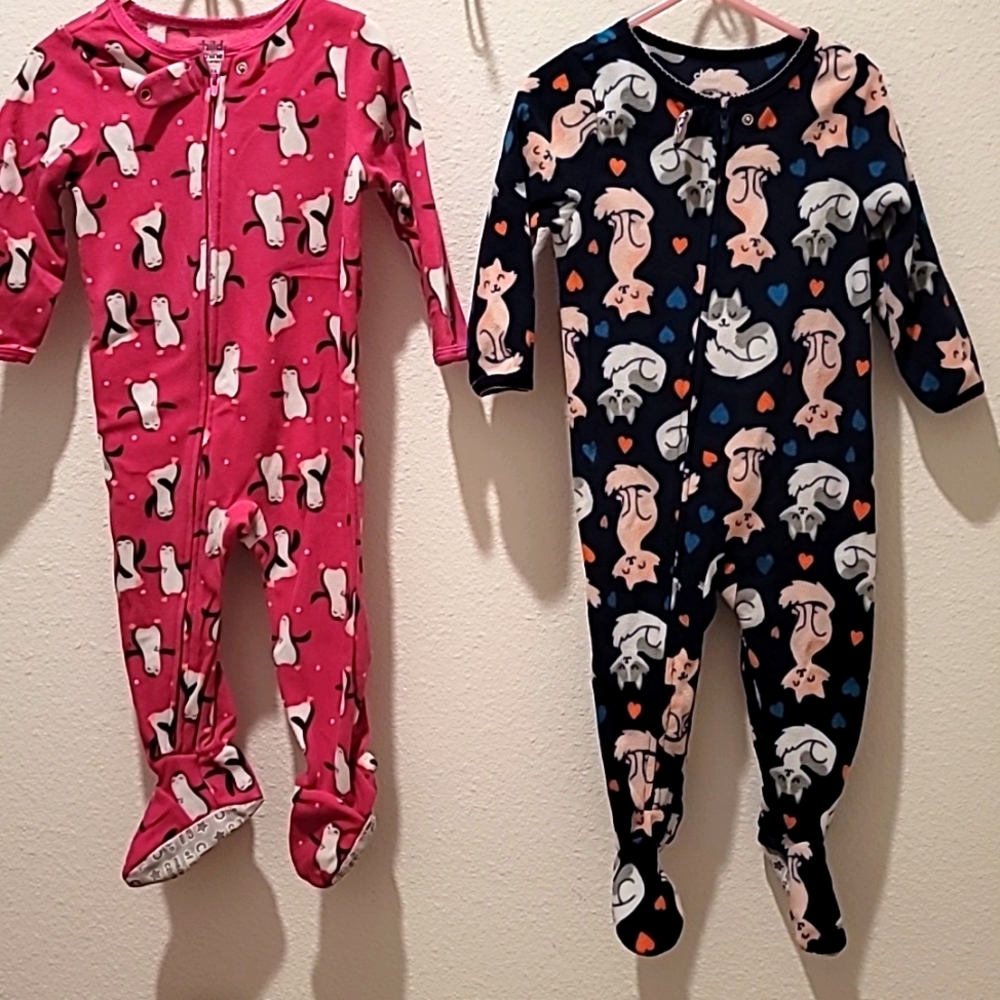 🔵 3/20 Bundle of two 18month pajamas onsies